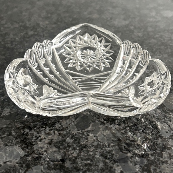 VINTAGE Heart-Shaped Crystal Decorative Bowl Trinket tray Ring holder Like new - Picture 4 of 14